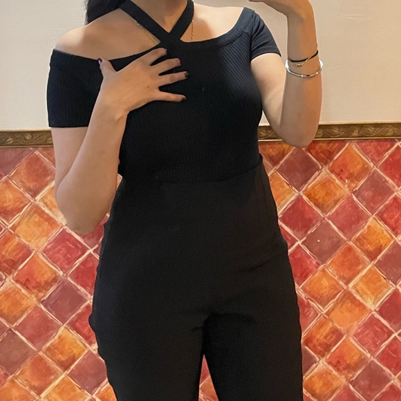 Black t shirt off-shoulders - Picture 4 of 8